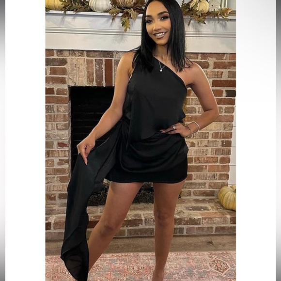 Iconic Mini Black Dress - Picture 5 of 6